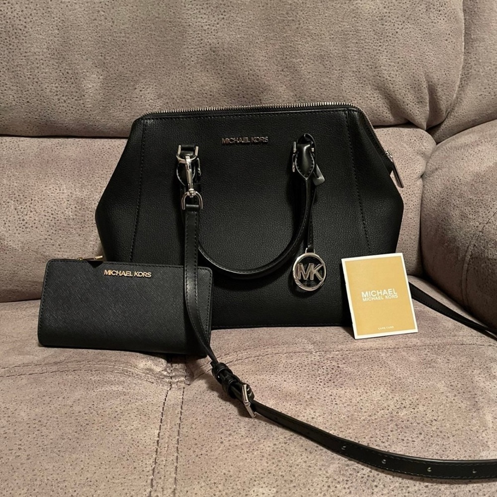 NWT MK LG Charlotte with wallet